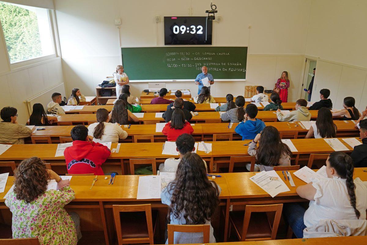 Fotografía del primer día de selectividad en Galicia 2025.