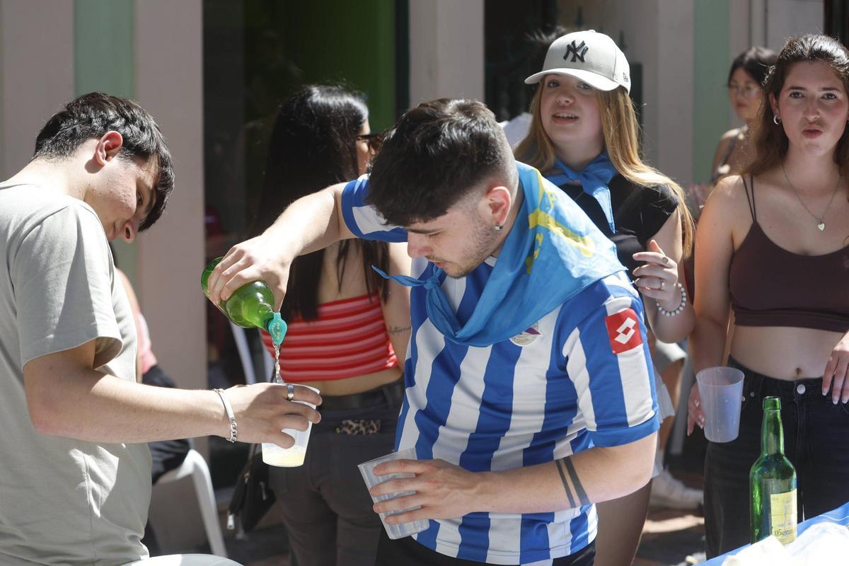 EN IMÁGENES: La multitudinaria Comida en la Calle en Avilés
