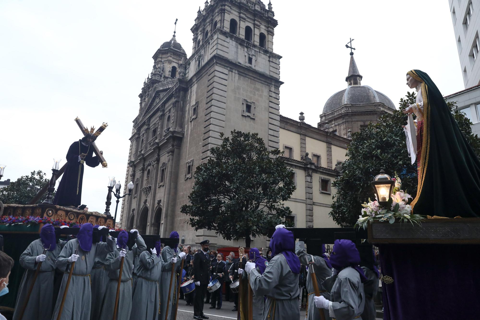 En imágenes: procesión del Miércoles Santo en Gijón