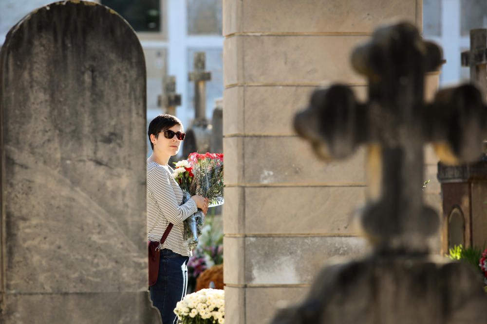 Unas 25.000 personas acuden al cementerio por Tots Sants