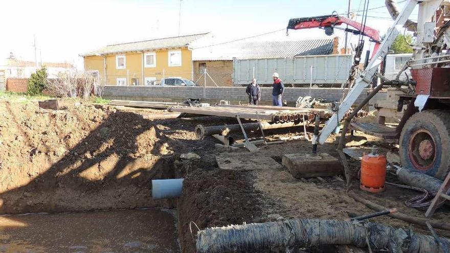 Inicio de las obras de excavación del pozo de sondeo en 2014.