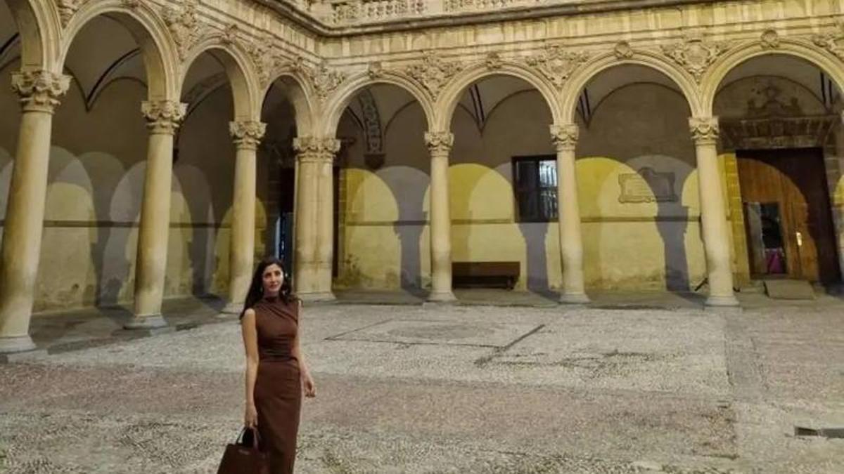 La escritora, en el claustro de Santo Domingo