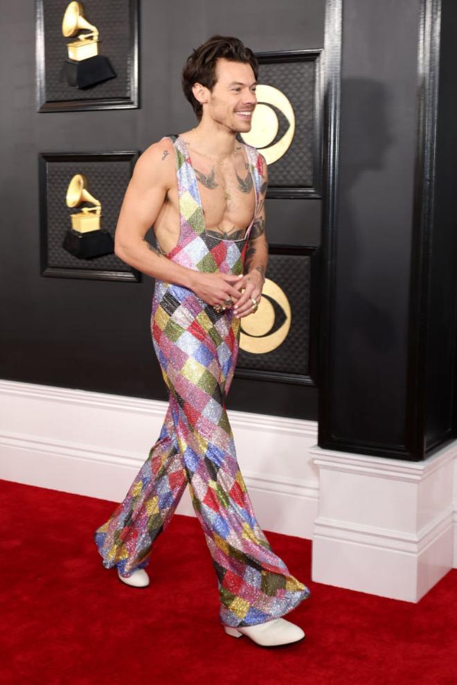 Harry Styles en la alfombra roja de los Grammy 2023