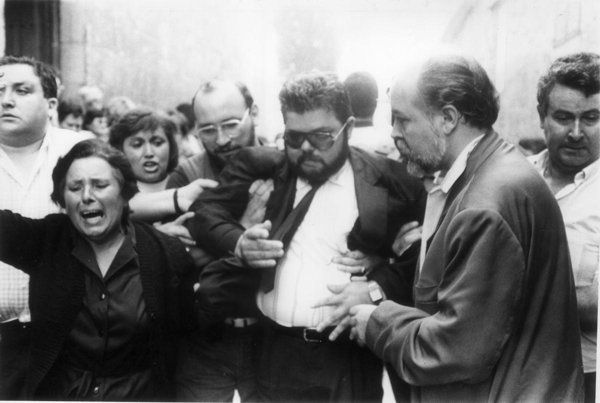 El conflicto de la contribución en Cangas: protestas y un alcalde asediado que no pudo volver a entrar en el Concello