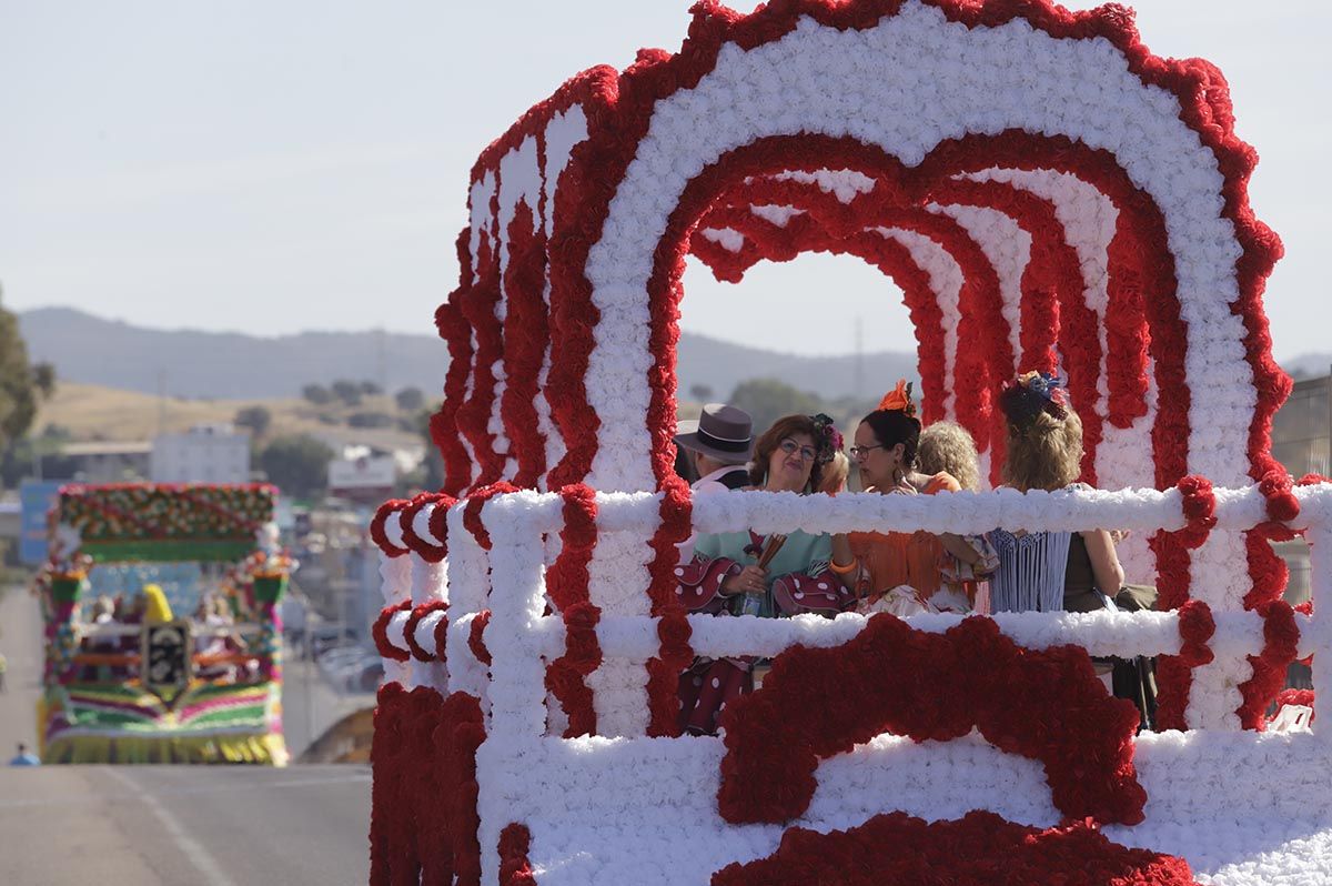 Color y alegría camino del santuario: imágenes de la romería de la Virgen de Linares