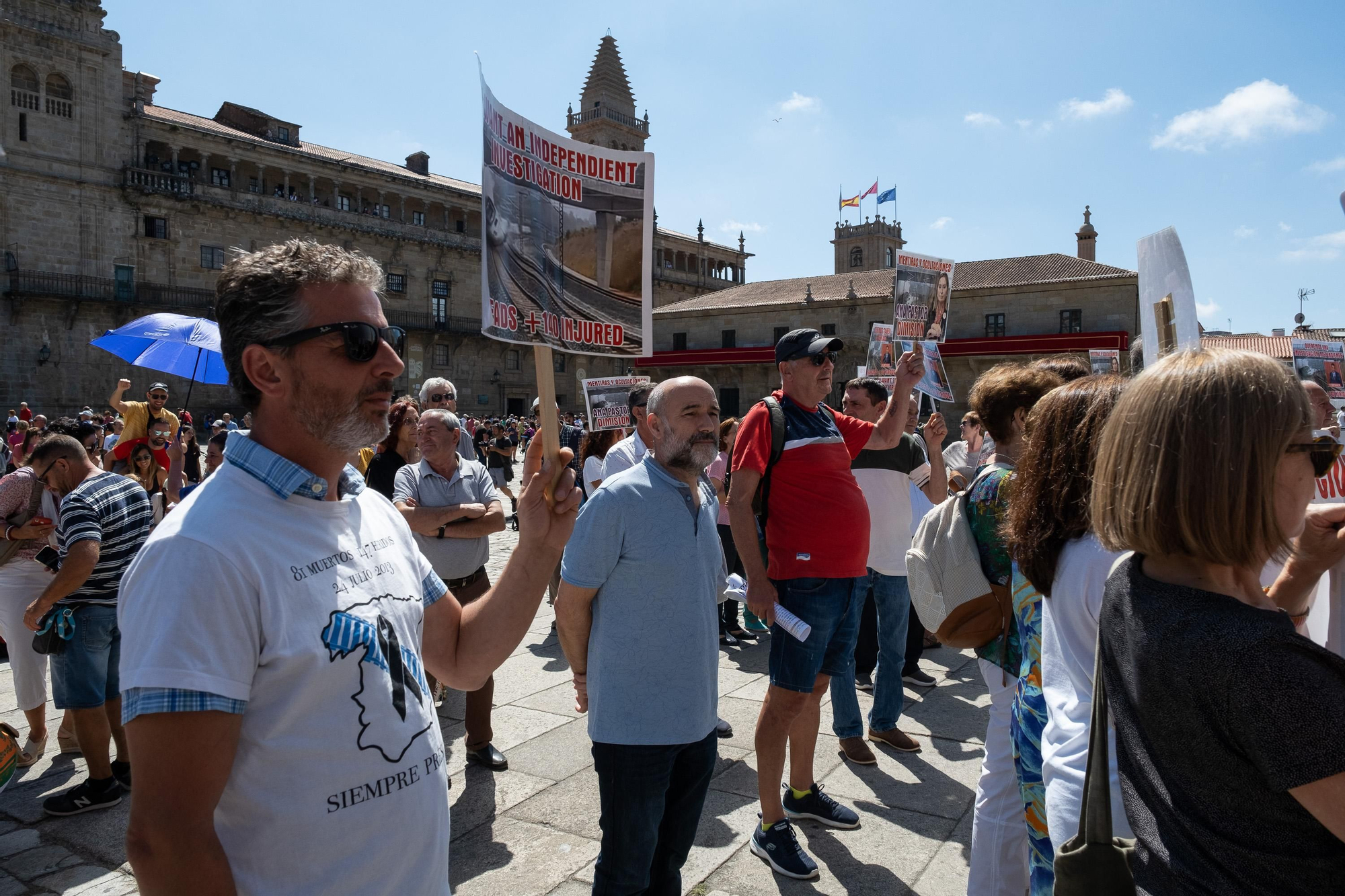 Las víctimas de Angrois se concentran en el Obradoiro en el noveno aniversario del accidente