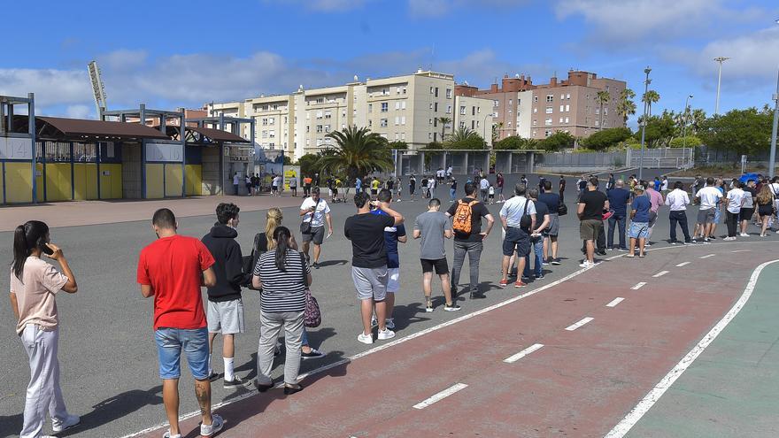 Locura total para ver el UD Las Palmas-Oviedo: Se avecina el lleno