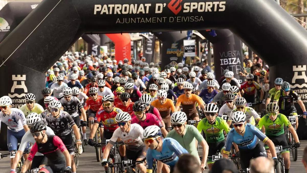 Foto de archivo de una edición de la Vuelta a Ibiza MTB Siroko by Shimano.