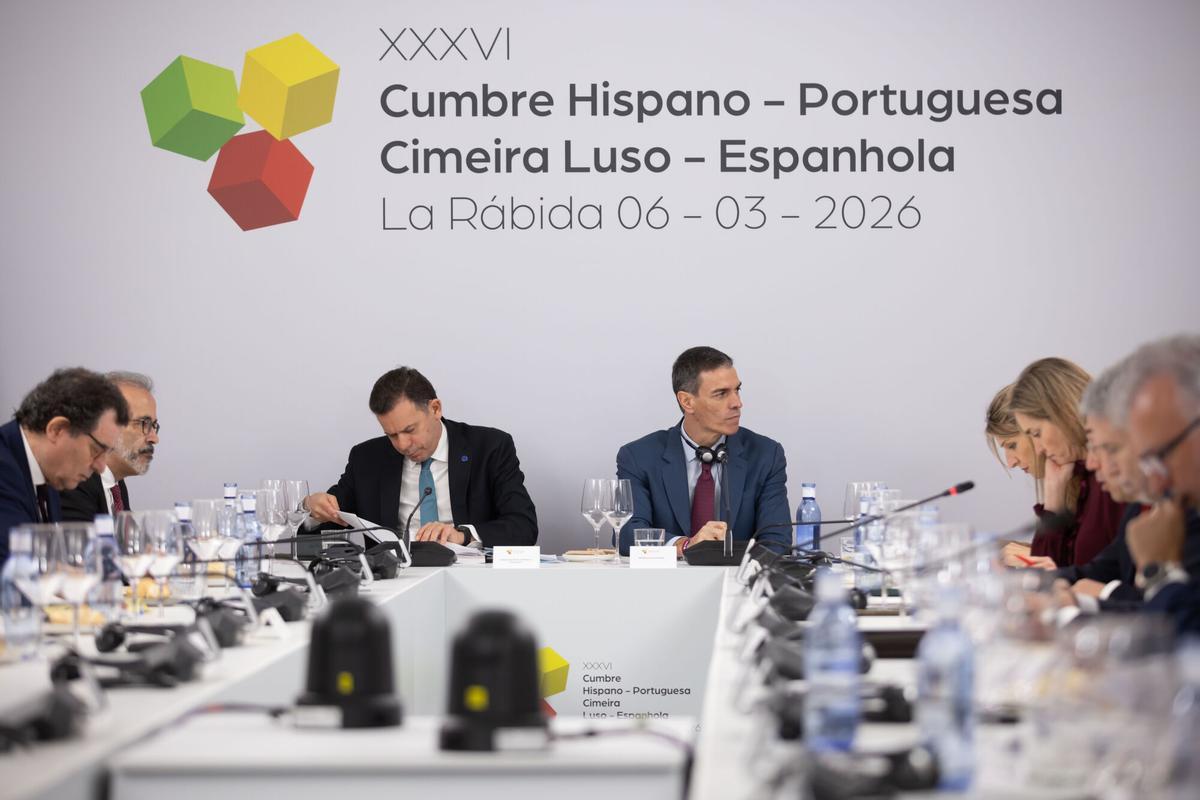 El presidente del Gobierno, Pedro Sánchez y el primer ministro de la República Portuguesa, Luis Montenegro.