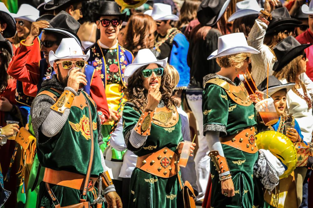 La procesión de la reliquia es uno de los actos que más agradan a los alcoyanos en el día dedicado al patrón San Jorge.