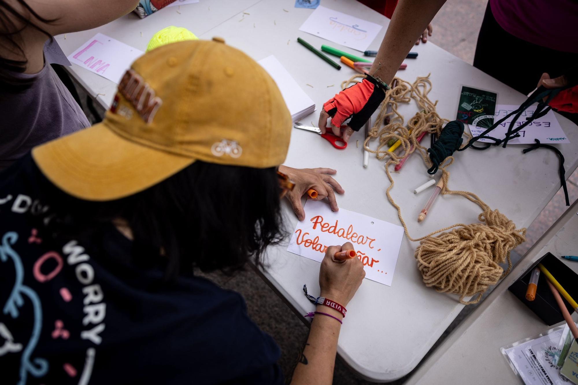 En imágenes | La tradicional bicicletada escolar toma las calles de Zaragoza este domingo