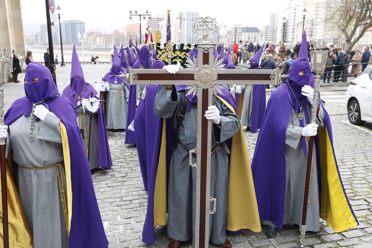 La procesión del Encuentro de Resurrección en Gijón, en imágenes
