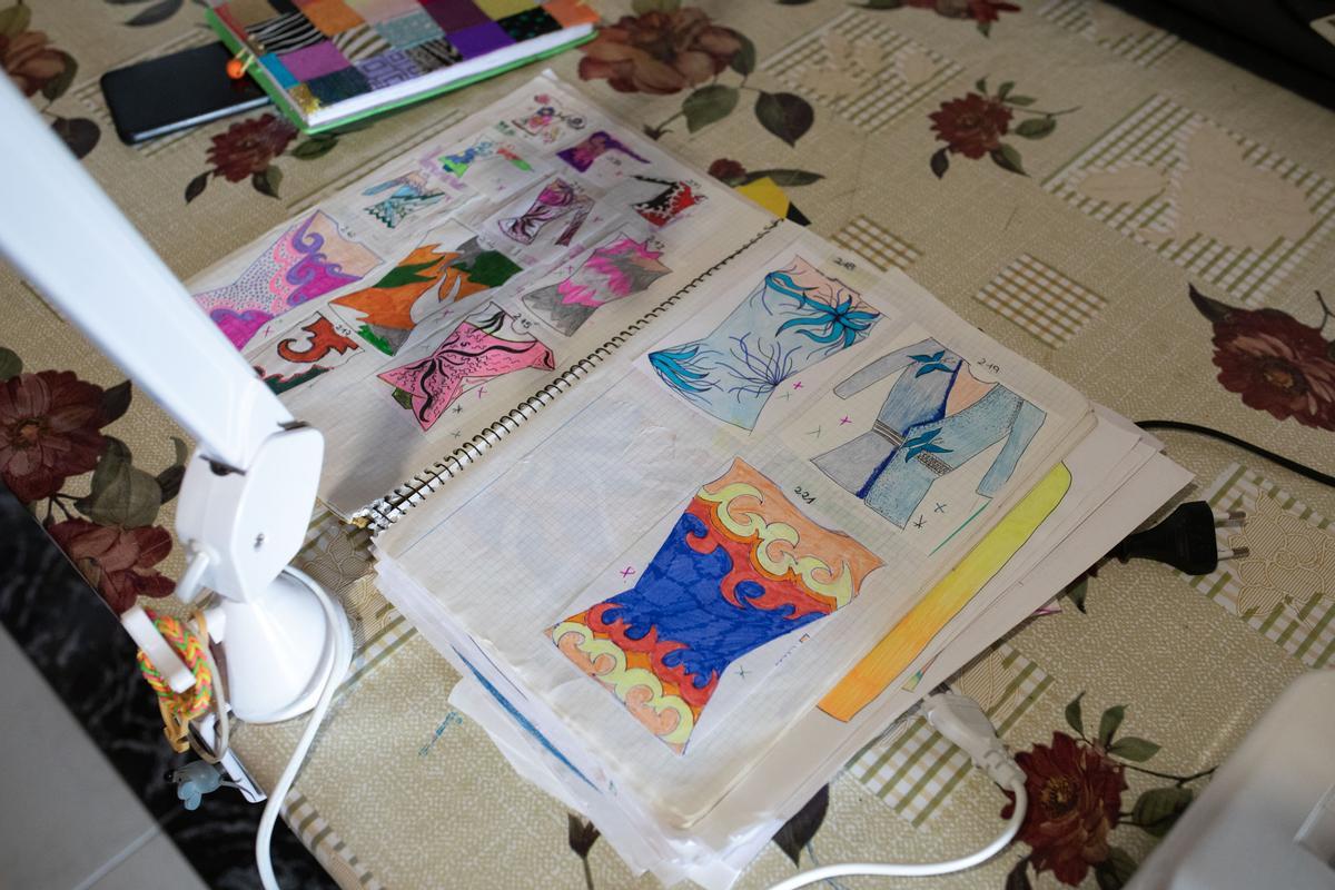 Los cuadernos de Eva están llenos de coloridos bocetos, todos originales.