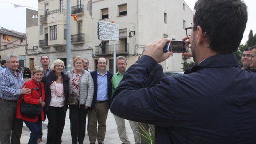 Miquel Iceta amb un grup d&#039;admiradors.