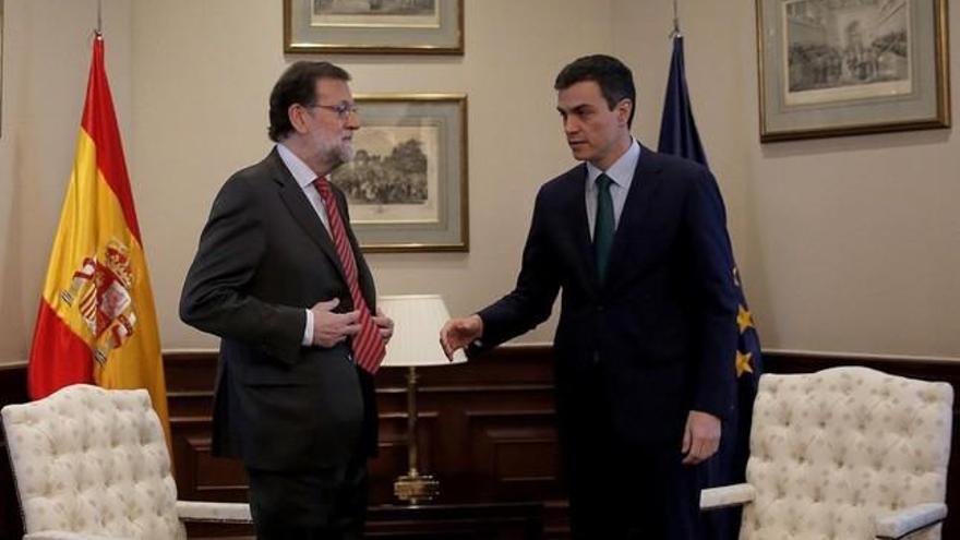 Mariano Rajoy niega el saludo a Pedro Sánchez durante su breve encuentro