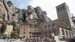 "A Montserrat no tot són valors espirituals, també es viu teatralitat i negoci"