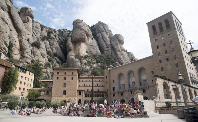 "A Montserrat no tot són valors espirituals, també es viu teatralitat i negoci"