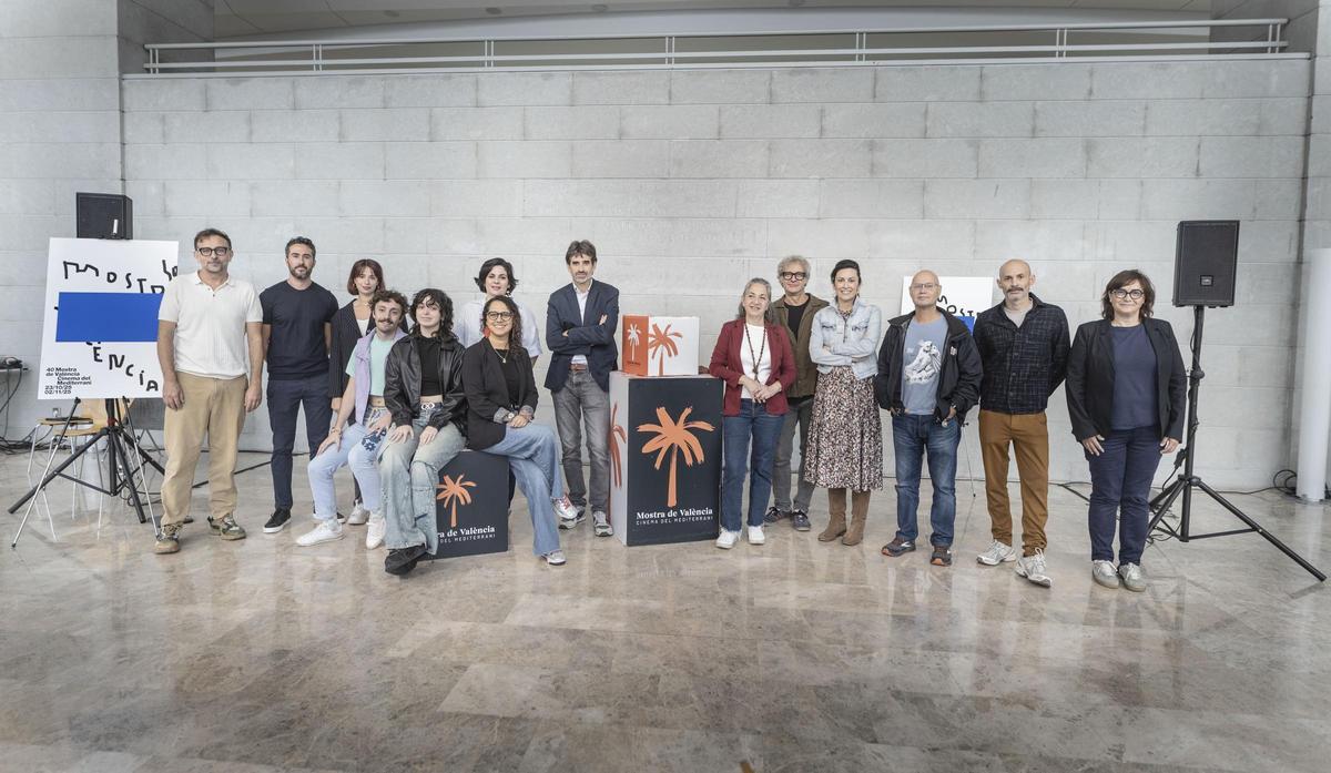 Moreno, Mansanet y Cebrián, junto a los cinestastas este lunes.