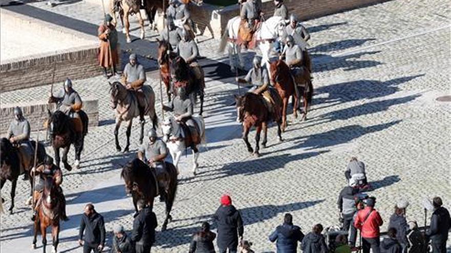 &#039;El Cid&#039; entra a caballo con sus huestes en la Aljafería