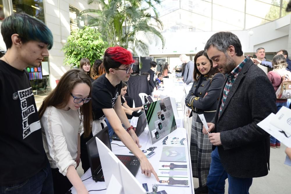 Estudiantes de ciclos formativos presentan sus proyectos de emprendimiento en el Fórum. Apuestan por el medio ambiente, el reciclaje y las nuevas tecnologías.