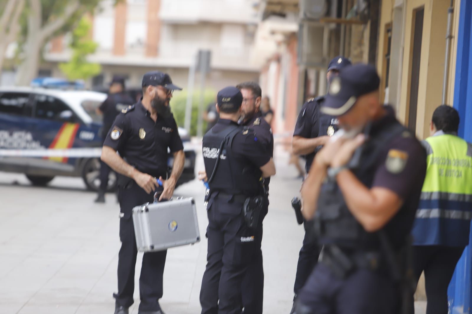 La Policía Nacional en el lugar del doble crimen de Algemesí