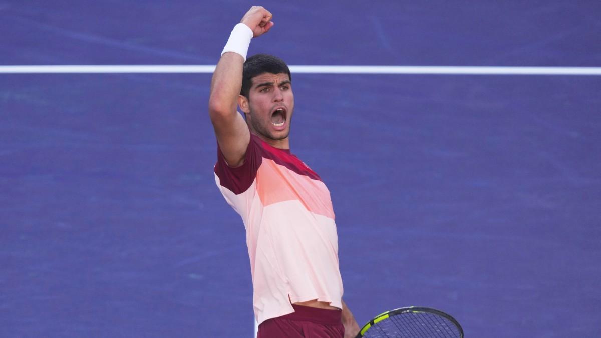 Carlos Alcaraz celebra un punto en Indian Wells