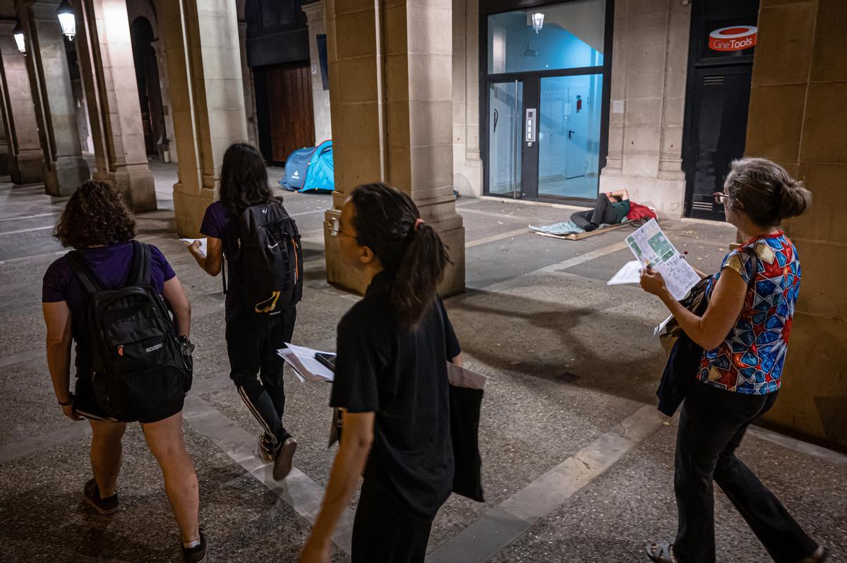 Arrels recuenta a las personas durmiendo en la calle en Barcelona