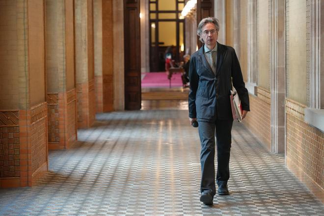 El Parlament releva al secretario general y al letrado mayor para dar un "nuevo impulso" a la institución