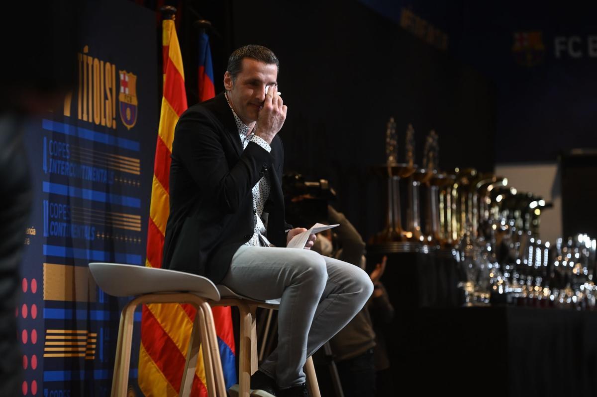Egurrola diu adeu al Barça entre llàgrimes, i el club li retirarà la seva samarreta Egurrola diu adeu al Barça entre llàgrimes, i el club li retirarà la seva samarreta