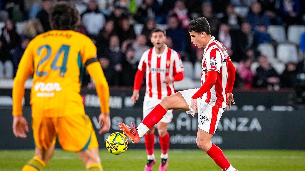 EN IMÁGENES | Reparto de puntos en la visita del Sporting al Carlos Belmonte