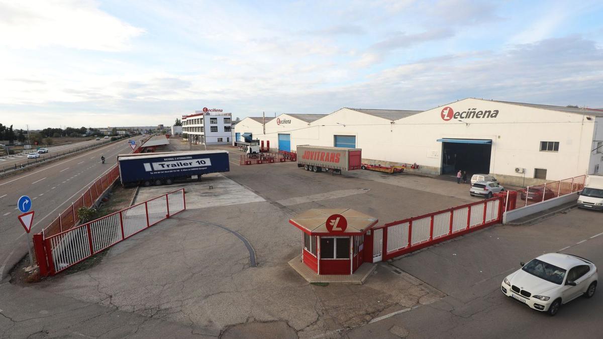Vista exterior de la fábrica de Leciñena, ubicada en Utebo y que tiene una plantilla de 90 trabajadores.