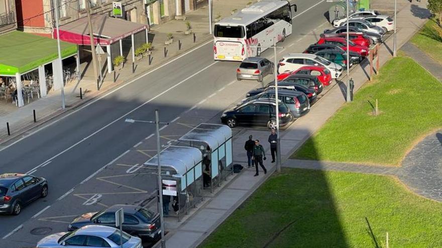 La Guardia Civil inicia, con registros en buses, un operativo contra la venta de droga en Navidad