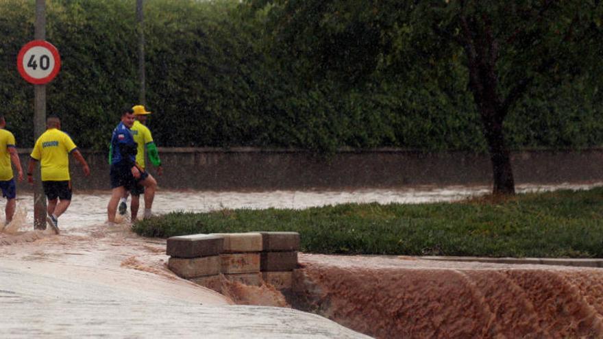 Carreteras cortadas, cosos impracticables, achiques de agua, dificultades en el tráfico, son algunas de las consecuencias de las tormentas de ayer.