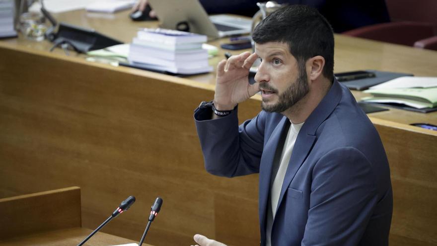 Relevo en Compromís: El diputado Carles Esteve se lanza a liderar el partido fundado por Oltra