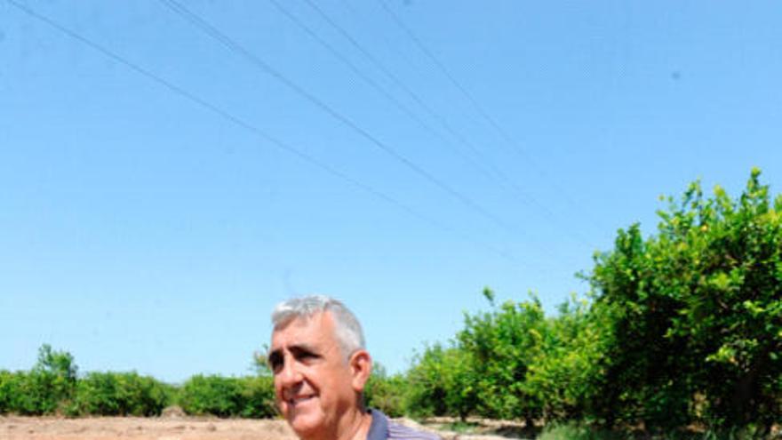 Julio Navarro Palazón en las ruinas del Castillejo de Monteagudo.