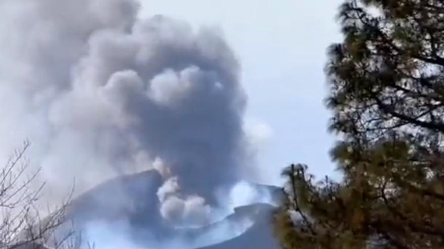 La erupción de La Palma, desde el Mirador Astronómico del Llano del Jable (08/11/21)