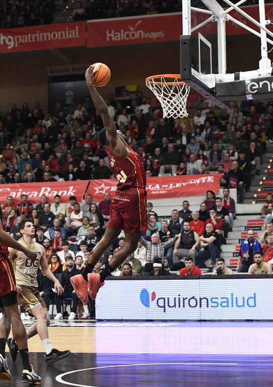 Todas las imágenes del partido del UCAM Murcia contra el Bàsquet Girona