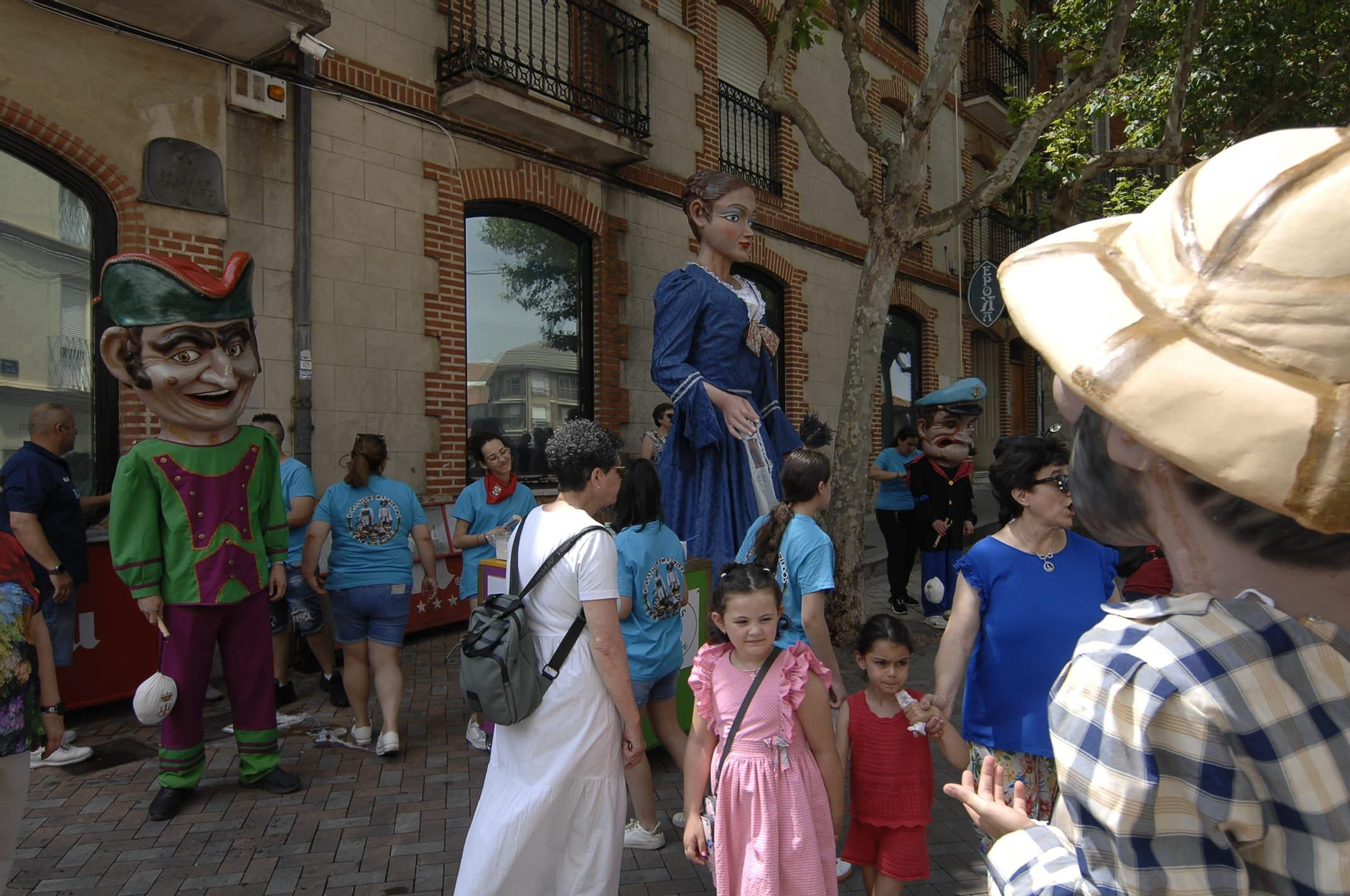 GALERÍA | Pasacalles de gigantes y cabezudos