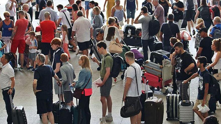 Imagen de archivo de pasajeros del aeropuerto de Málaga.