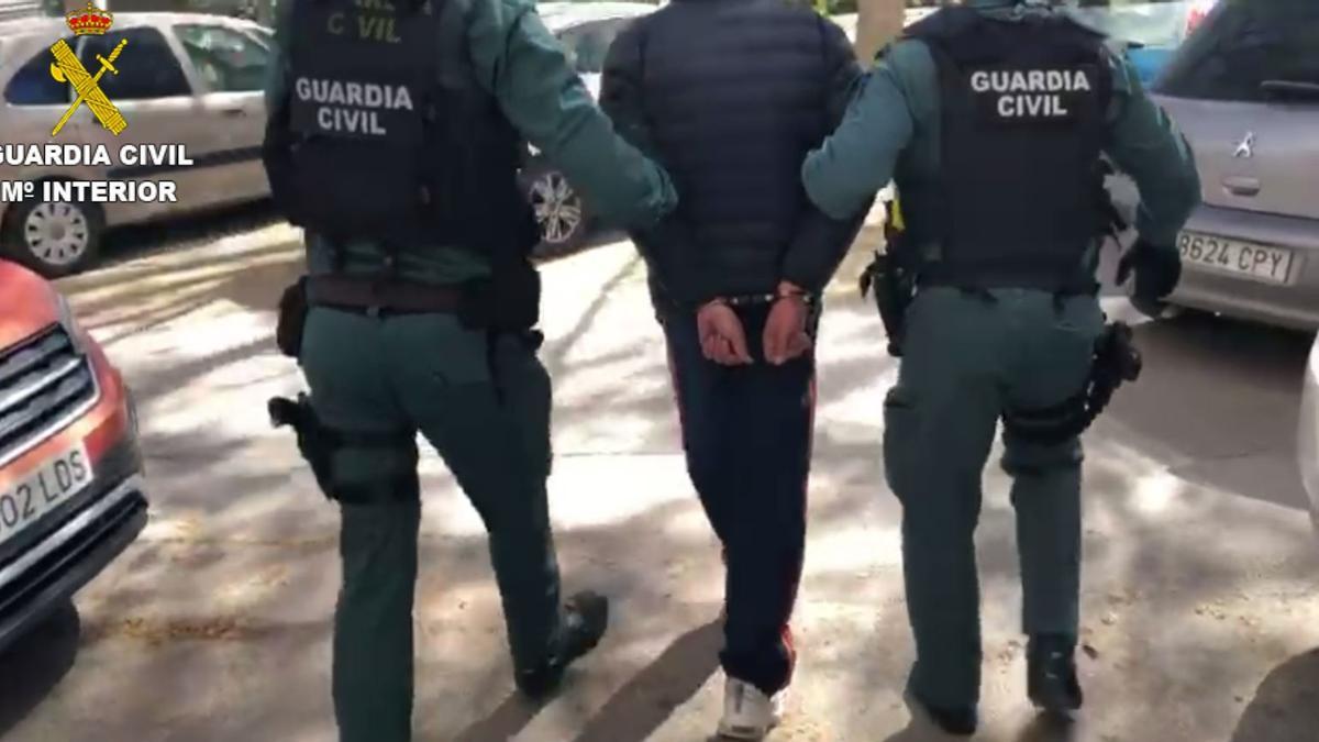 La Guardia Civil detiene a un reincidente por abusos sexuales en Albal