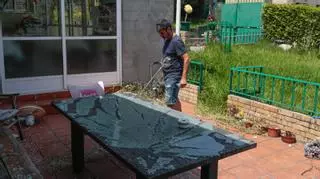 Un crimen y un precinto policial que se eternizó en Vigo: «La casa parece una selva»