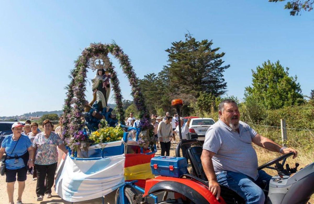 La patrona del mar navega por la ría