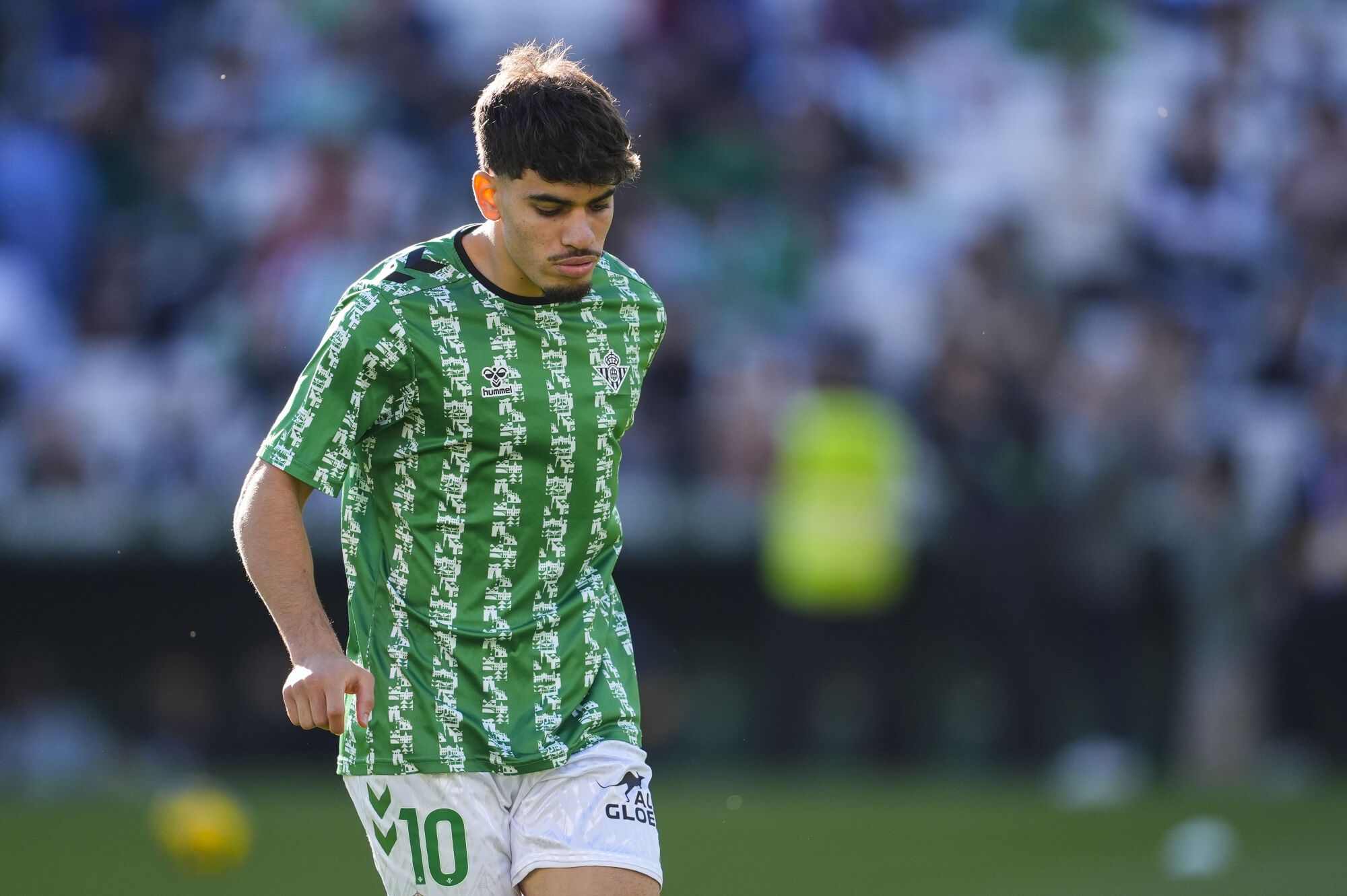 Abde Ezzalzouli of Real Betis warms up during the Spanish league, LaLiga EA Sports, football match played between Real Betis and FC Barcelona at Benito Villamarin stadium on December 7, 2024, in Sevilla, Spain. AFP7 07/12/2024 ONLY FOR USE IN SPAIN. Joaquin Corchero / AFP7 / Europa Press;2024;Soccer;Sport;ZSOCCER;ZSPORT;Real Betis v FC Barcelona - LaLiga EA Sports;