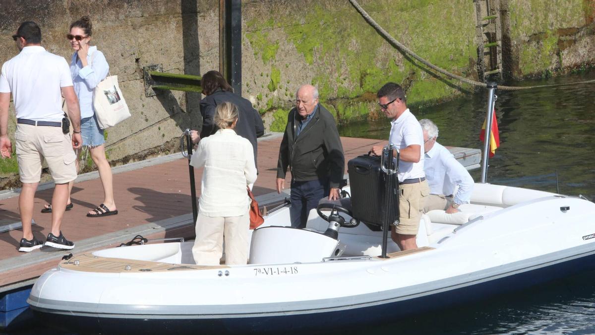 Amancio Ortega desembarca en el puerto de Aldán, en Pontevedra