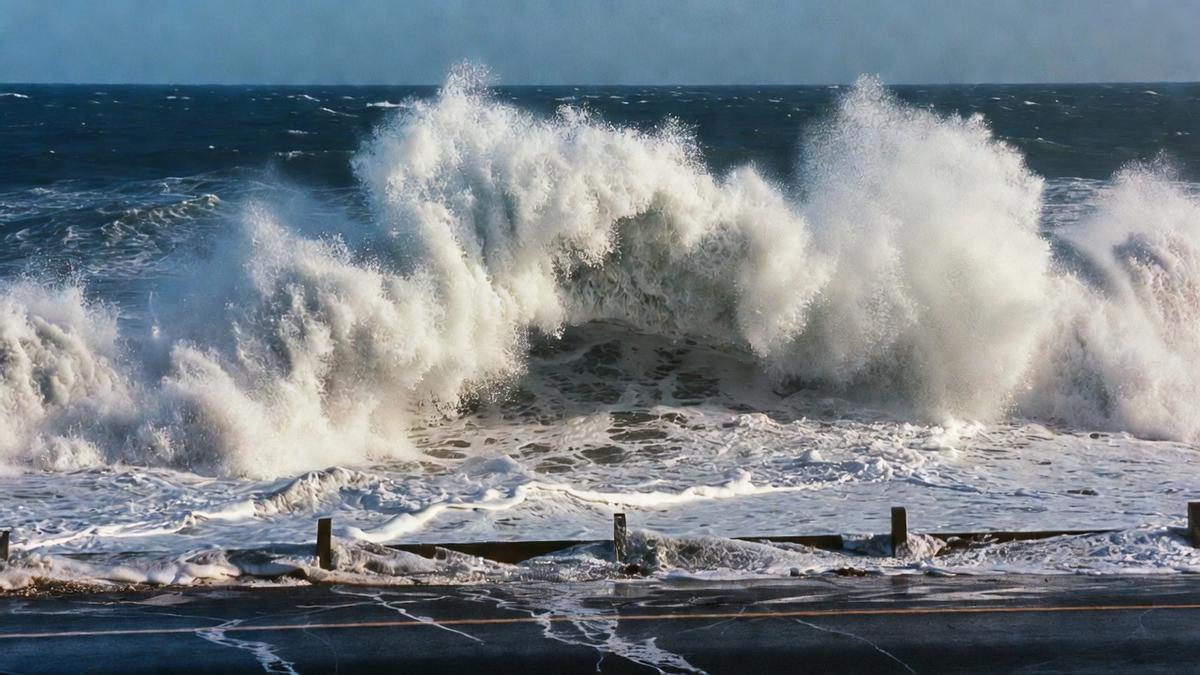El temporal marítimo dejó efectos visibles en distintos puntos de la costa.