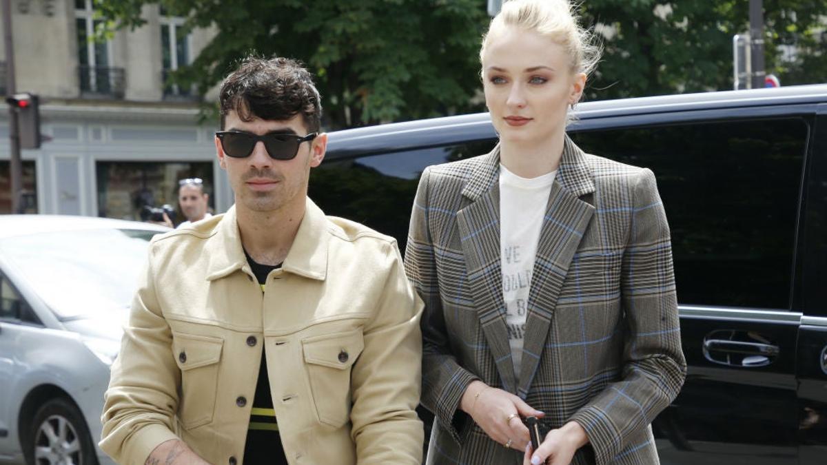 Joe Jonas y Sophie Turner por las calles de París