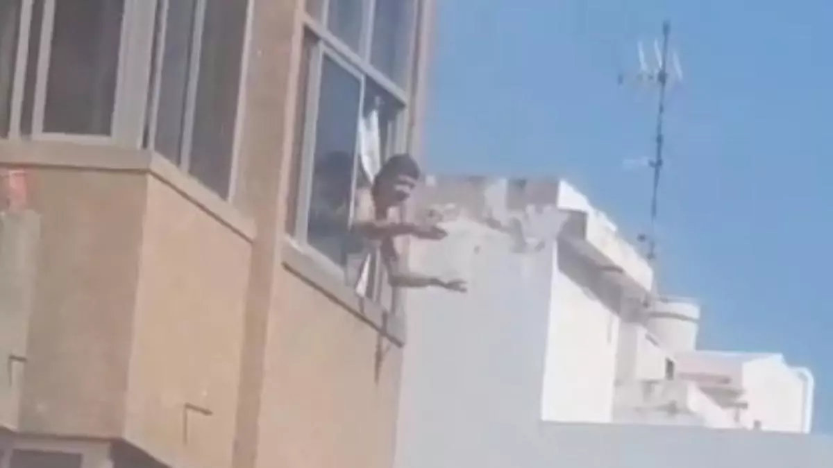 Empuña una pistola y amenaza con pegar varios tiros en Schamann