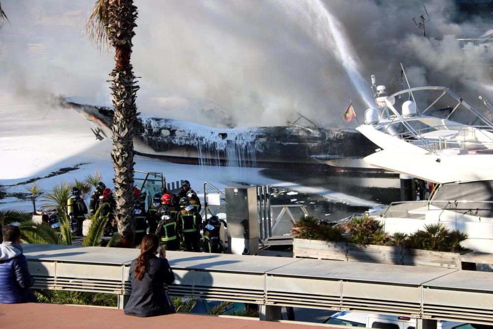 Incendi al Port Fòrum, a Sant Adrià del Besós