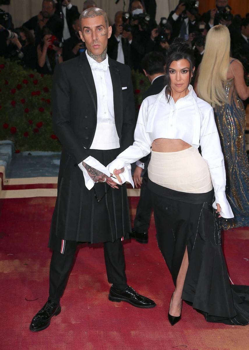 Travis Barker y Kourtney Kardashian coordinaron sus looks en la gala del MET