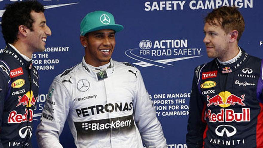 Hamilton, con Ricciardo y Vettel.